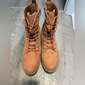 Universal Thread Boots - like new